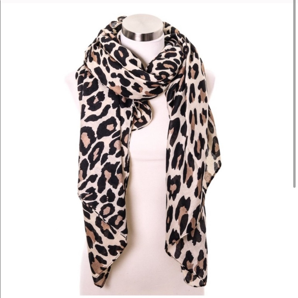 ADORE ME LEOPARD SCARF - Picture 2 of 2